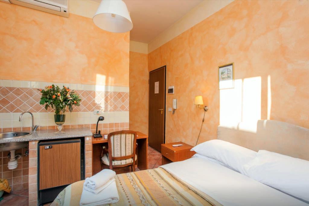 Residenza Camilla Hotel Roma Ngoại thất bức ảnh